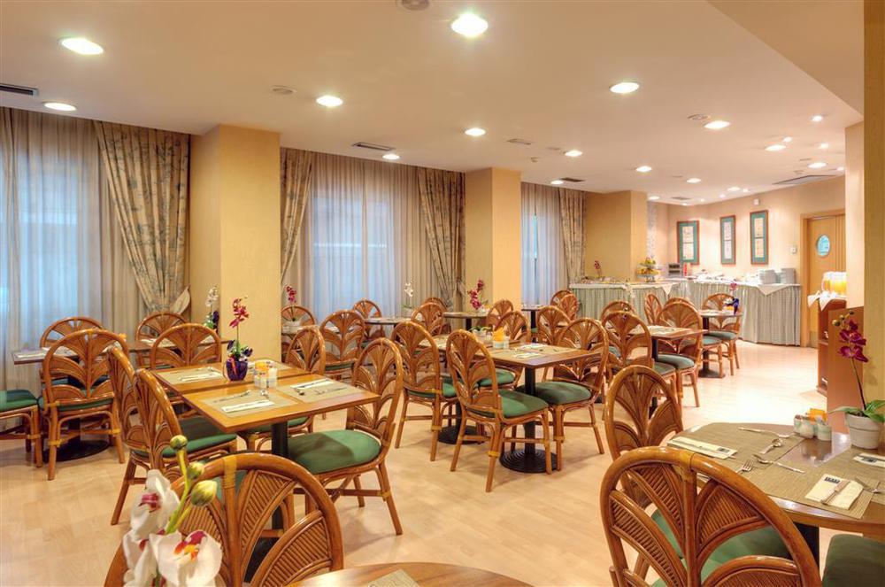 Hotel Elche Centro , Affiliated By Melia מסעדה תמונה